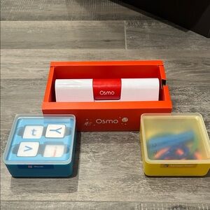Osmo Base for IPad + 2 Learning Games (Words & Squiggle Magic)
